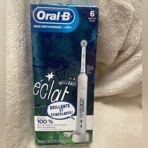 Oral-B Electric Toothbrush in Blue and White
